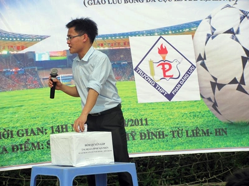 Đ/c Nguyễn Công Hiệp thay mặt Btc phát động ủng hộ chia sẽ cùng quê hương Nam Thành