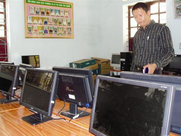 Không chỉ vi phạm Luật Đấu thầu, dự án xóa mù tin học tại Yên Thành mua 250 máy vi tính với giá cắt cổ   