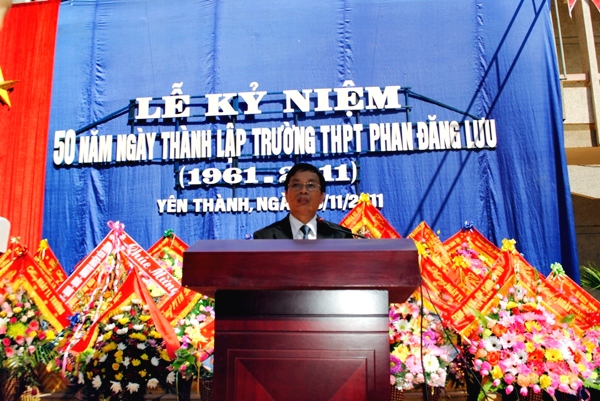 Ông Phan sĩ Minh , trưởng ban Liên lạc Hà nội thay mặt cựu học sinh Phan Đăng Lưu cả nước đọc lời chào mừng.